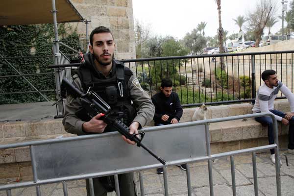 İsrail güçleri Kudüs'ün Amud kapısı önünde!