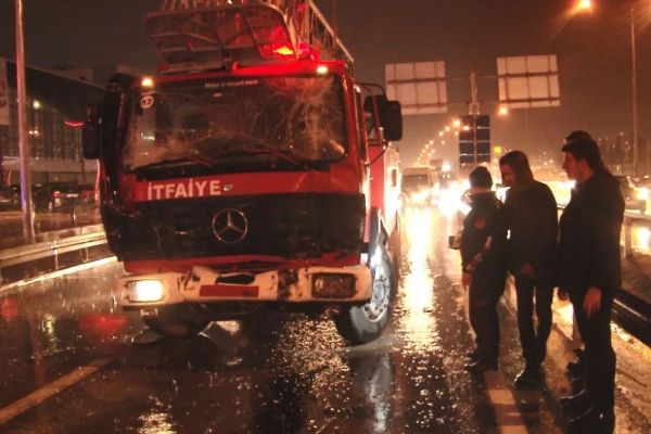 Kocaeli'de itfaiye ekipleri göreve giderken kaza yaptı: 6 yaralı