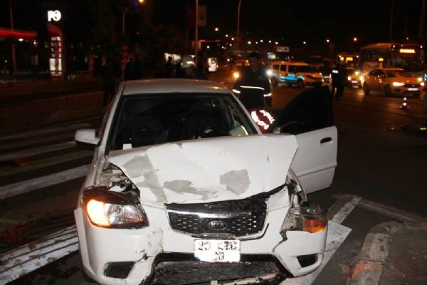 İki otomobil çarpıştı: 6 kişi yaralandı