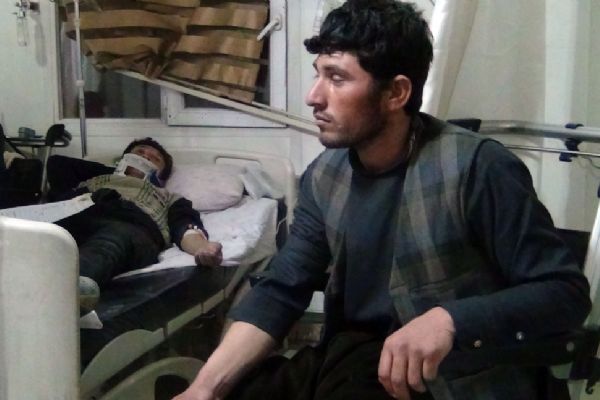 Minibüs ile otomobil çarpıştı: 33 kişi yaralandı