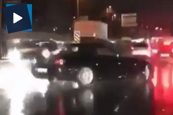 Yağmurlu havada terör estiren trafik magandaları kamerada