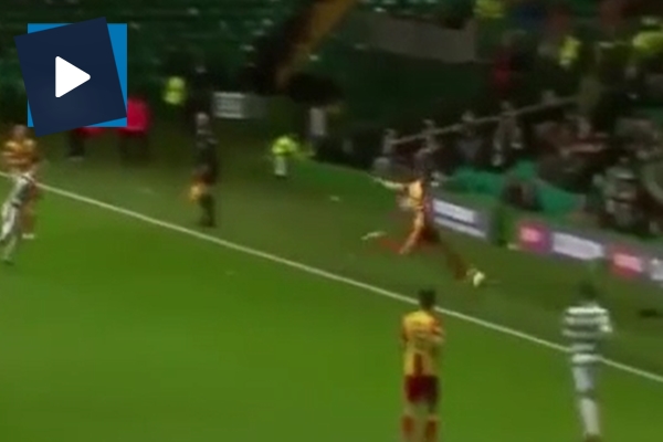 Taraftara top atan futbolcuyu doğduğuna pişman ettiler!