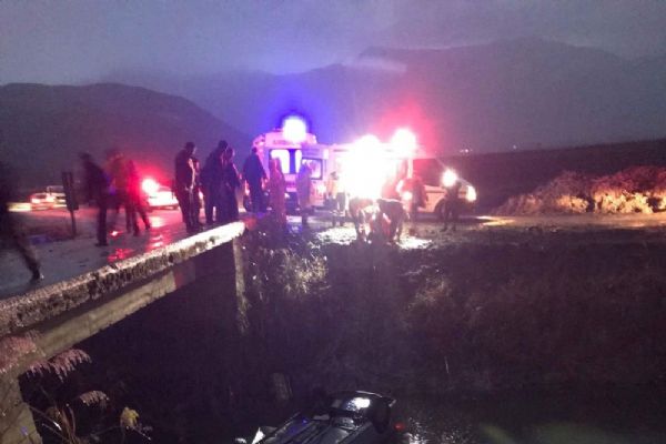 Burdur'da araç kanala uçtu: 1 ölü, 5 yaralı