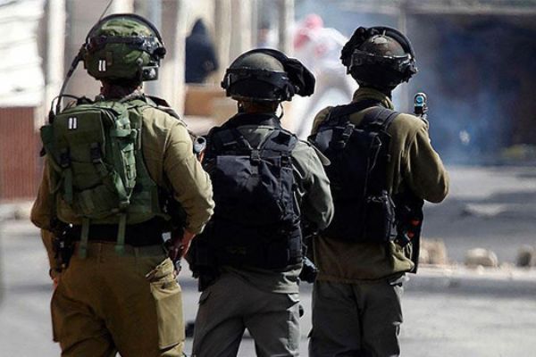 İsrail askerleri 30 Filistinliyi gözaltına aldı!