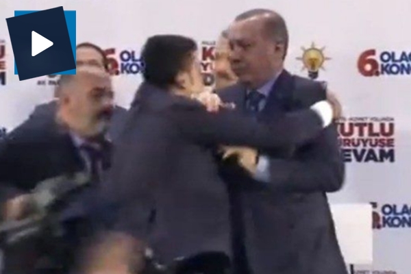 Erdoğan'ı korkuttu! Sahneye bir anda atladı ve...