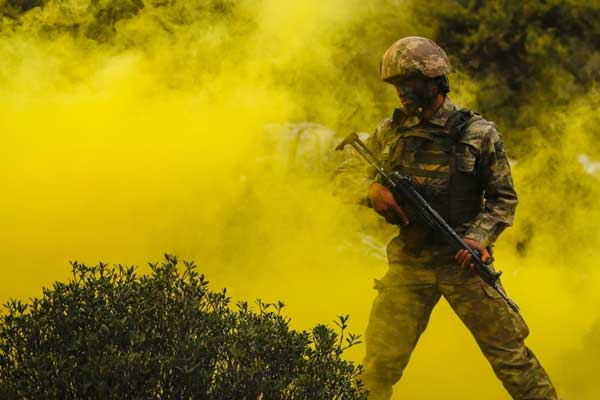 Komandolardan zorlu tatbikat