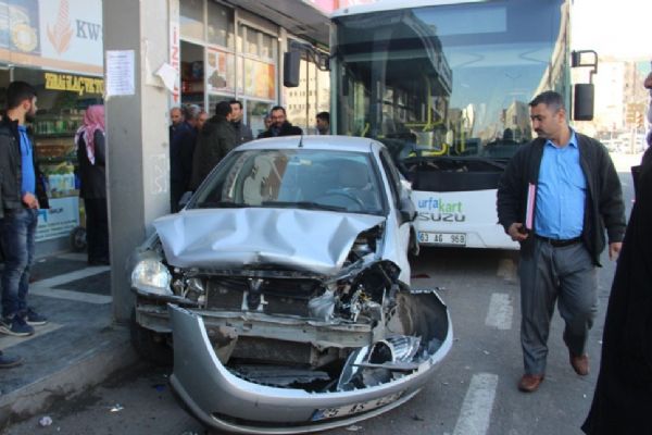 Şanlıurfa'da halk otobüsü 9 araca çarptı