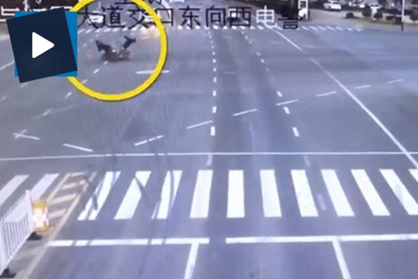 Geniş bulvarda sıra dışı kaza