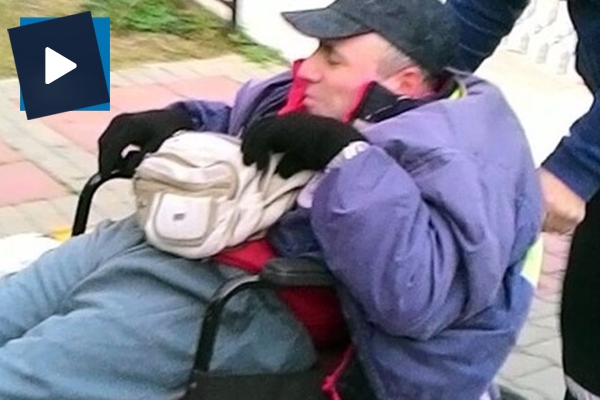 Vicdansız sürücü engelli şahsa böyle çarptı