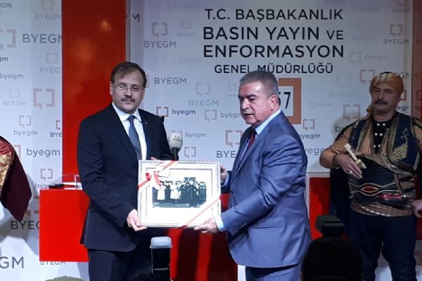 Hakan Çavuşoğlu: 15 Temmuz'un fotoğrafları ile kurtuluş mücadelesi örtüşmektedir