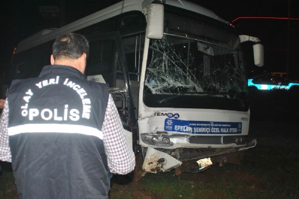 Aydın'da otobüs ile sivil polis otosu çarpıştı: 2'si polis 3 yaralı