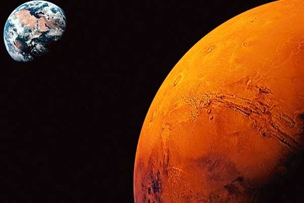 NASA profesörü: Mars'a harcanan parayla Dünya kurtarılır