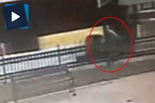 70 yaşındaki temizlik işçisi yolu süpürürken canından oluyordu