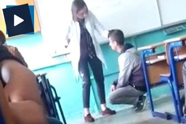 Kadın öğretmenden öğrenciye sınıfta şiddet