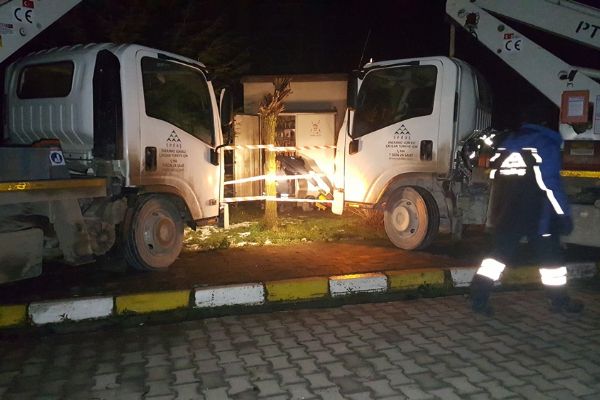 Düzce'de elektrik trafosu patladı: 2 işçi yaralandı