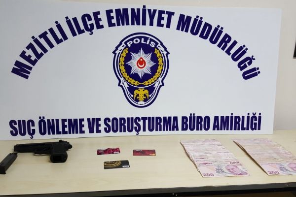 Mersin'de 'Polisim' dedi 18 bin 600 lira dolandırdı