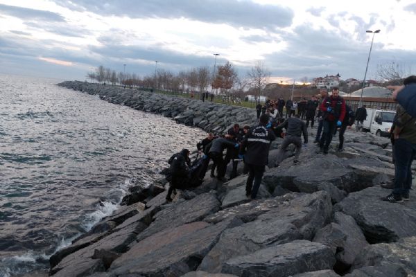 İstanbul denizde erkek cesedi bulundu