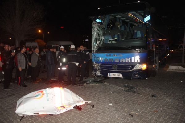 Şanlıurfa'da yolcu otobüsü ile ambulans çarpıştı: 6 yaralı