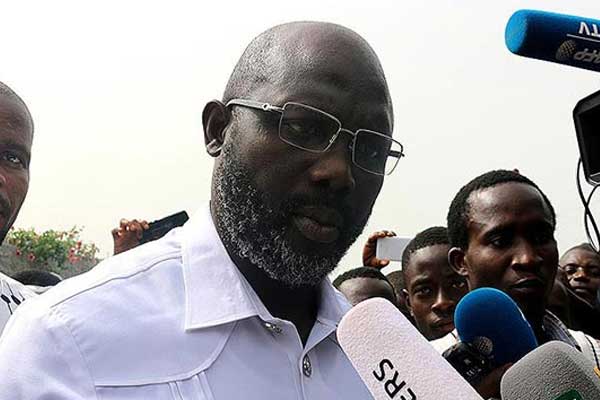 Eski ünlü futbolcu Weah, Liberya Devlet Başkanı oldu