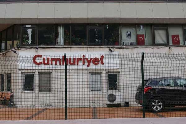 Cumhuriyet gazetesi çalışanı Emre İper tahliye edildi