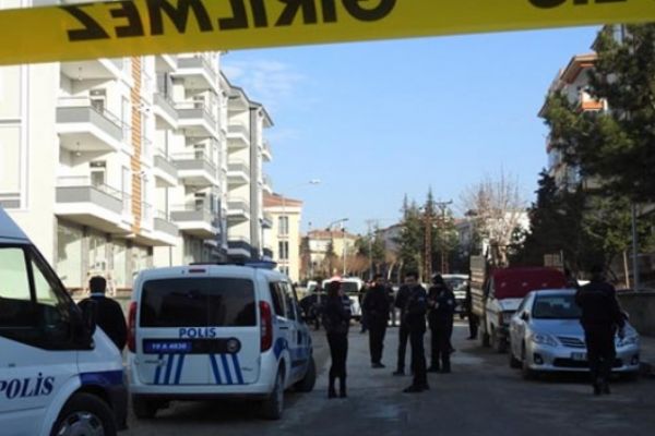 Çorum’da sokak ortasında önce eşini öldürdü, sonra intihar etti