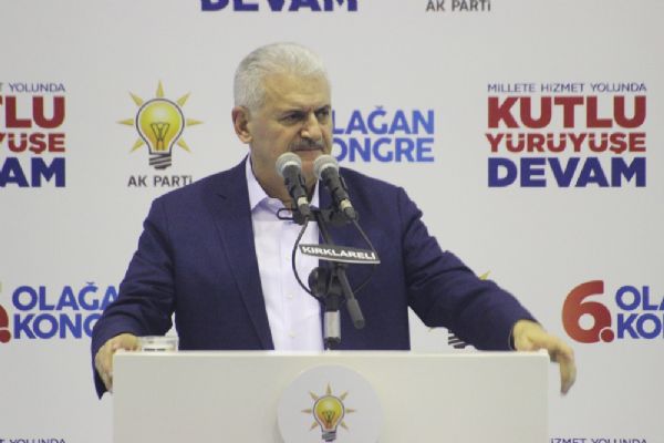 Binali Yıldırım: Darbecilerin mi, darbeye göğüs gerenlerin mi yanındasın