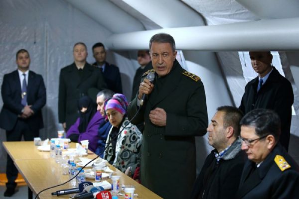 Org. Hulusi Akar, şehit evini ziyaret etti