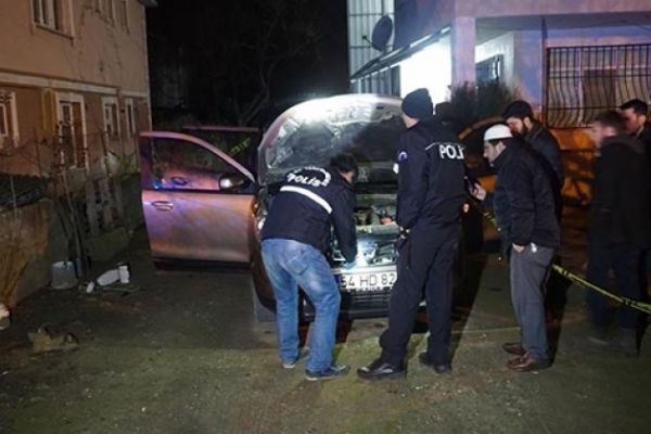 Sakarya’da otomobile pompalı tüfekle ateş ettiler