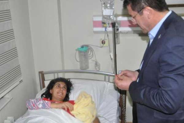 Zeybekci, 2018 yılının ilk bebeklerine altın taktı