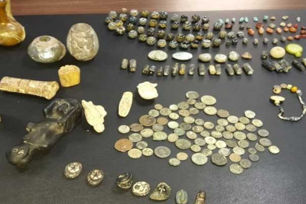 Suriyelilerin evinde 238 parça tarihi eser ele geçirildi