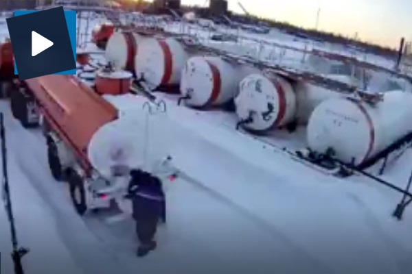 Tankeri çakmakla kontrol edince havaya uçtular!