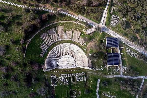 İzmir'de 2 bin yıllık 'oda mezarlar' bulundu