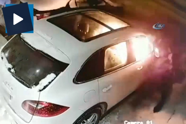 Lüks cipi kundaklarken kendisi de yandı