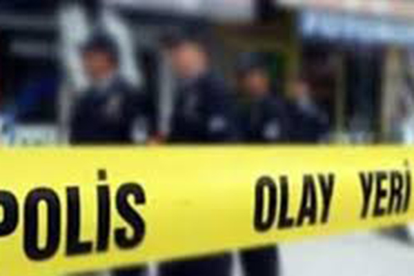 Karısını bıçakladı