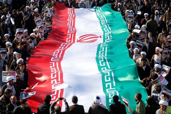 İran'da rejim yanlıları da sokağa indi!