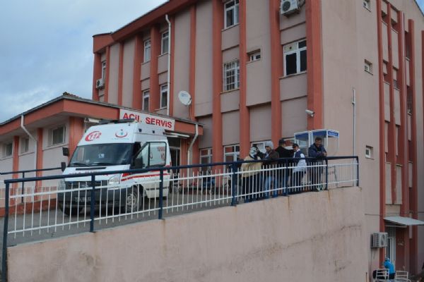 Servis otobüsü ile çekici çarpıştı: 9 kişi yaralandı