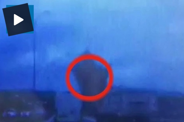 Kamyondan uçan karton faciaya neden oluyordu