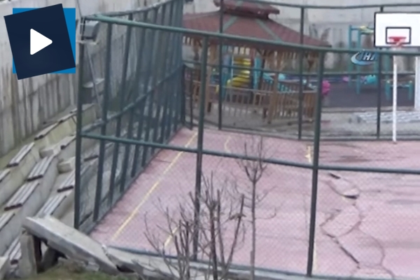 Basketbol sahası ortadan ikiye bölündü!