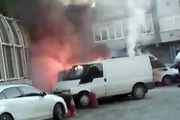 İstanbul'da 3 araç alev alev yandı