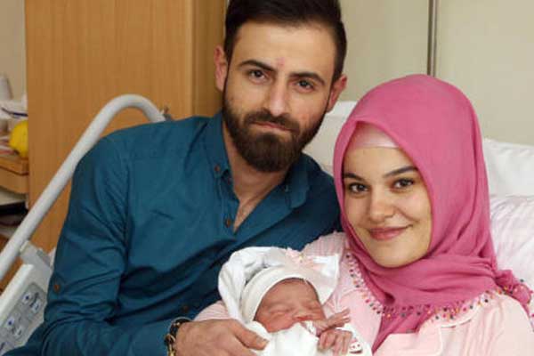 Avusturya Türk bebeği konuşuyor... Doğar doğmaz..