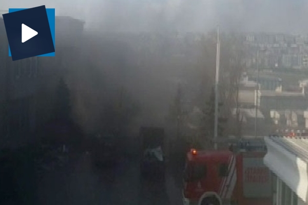 Avcılar'da E-5'i dumana boğan fabrika yangını
