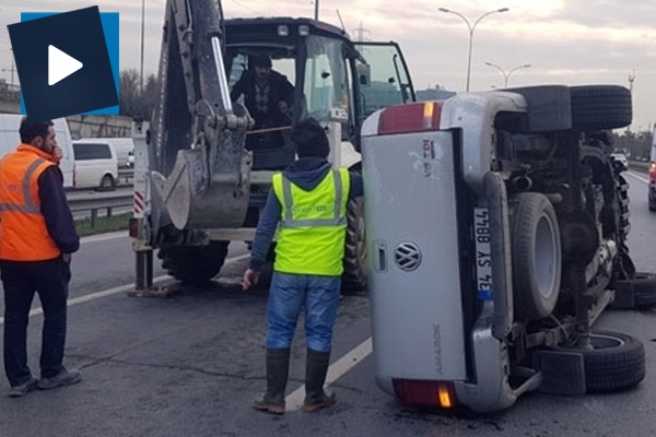 Uçağa yetişmeye çalışan pilot aracıyla takla attı