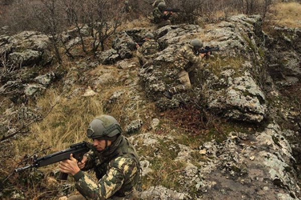 Diyarbakır'da PKK'ya ağır darbe: 27 milyon TL'lik esrar ve bombalar ele geçrilidi