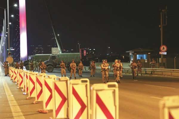 Hakimden darbe sanığına: Daha fazla savunma yapma...