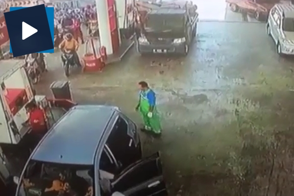 Benzin istasyonunda cep telefonu kullanmamamız gerektiğinin kanıtı!