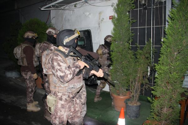 Şafak vakti 30 adrese narkotik operasyonu!