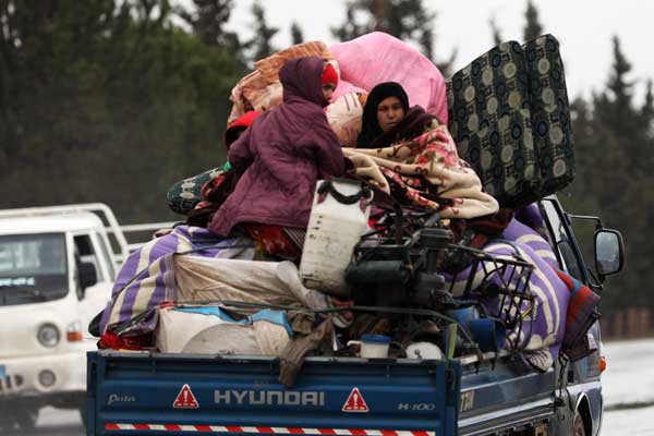 İdlibliler Esed ve Rus bombardımanından kaçıyor