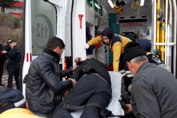 Bilecik'te kız arkadaşının gözü önünde kafasına sıkan şahıs öldü