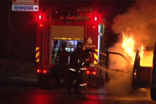 Polis aracı alev alev yandı