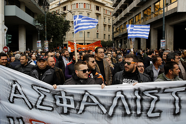 Yunanistan'da yaşam durma noktasına geldi